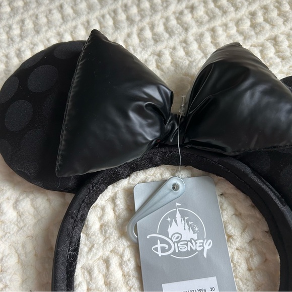 SOLD Disney Minnie ears black on black dot bow ears Halloween 2022 MNSSHP Mickey - Picture 3 of 5